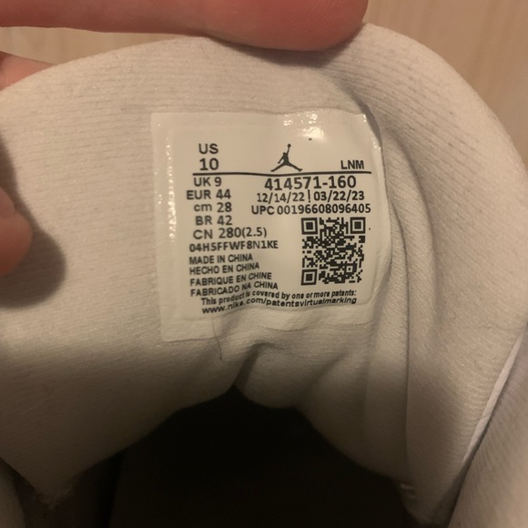 4 pairs of jordans and nike(no boxes) - Picture 5 of 7